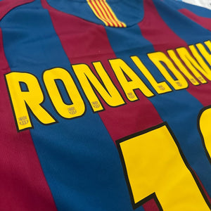 FC Barcelona - 05/06 Home - Ronaldinho