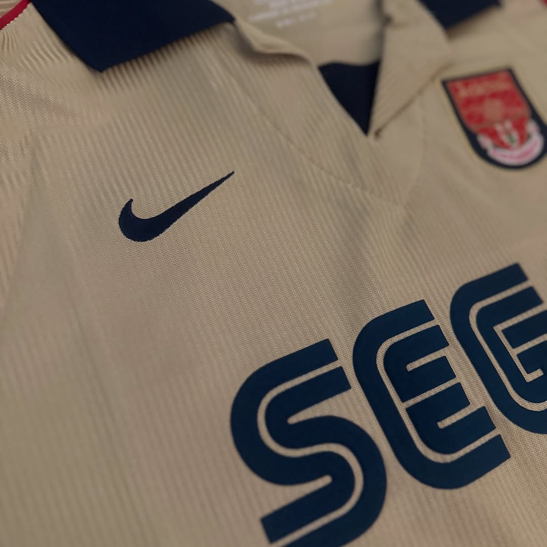 Arsenal - 00/01 Away