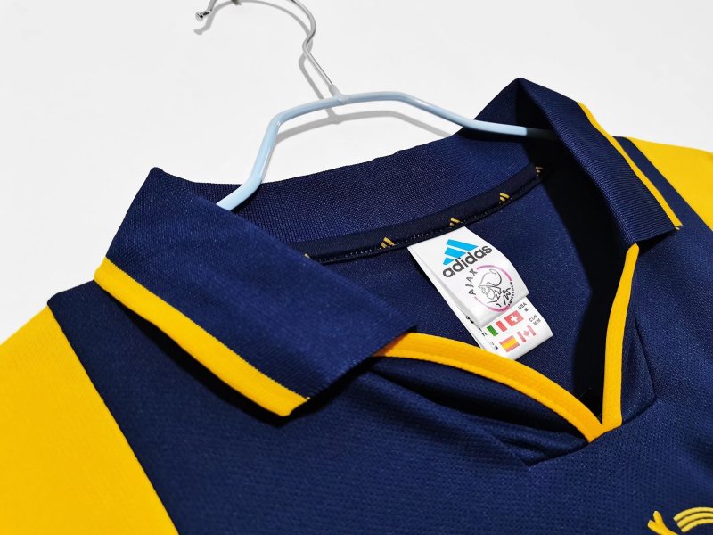 2000/01 Ajax Away 8A #9