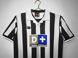 1998/99 Juve Home Vintage Top 8A #9