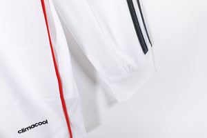 Long sleeves: Real Madrid home vintage 3B for the 2013/14 season #4