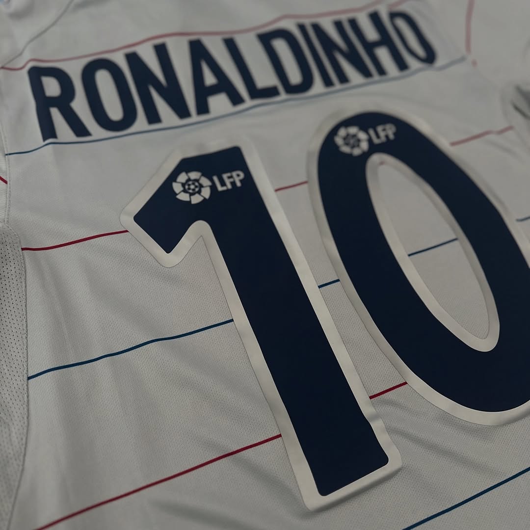 FC Barcelona - 03/04 Away - Ronaldinho