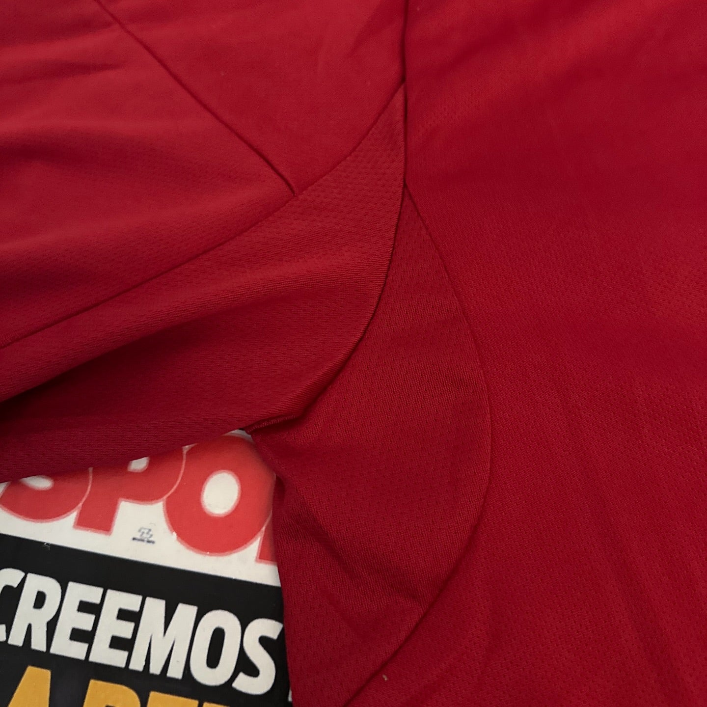 Liverpool FC - 25/26 Home - Isak