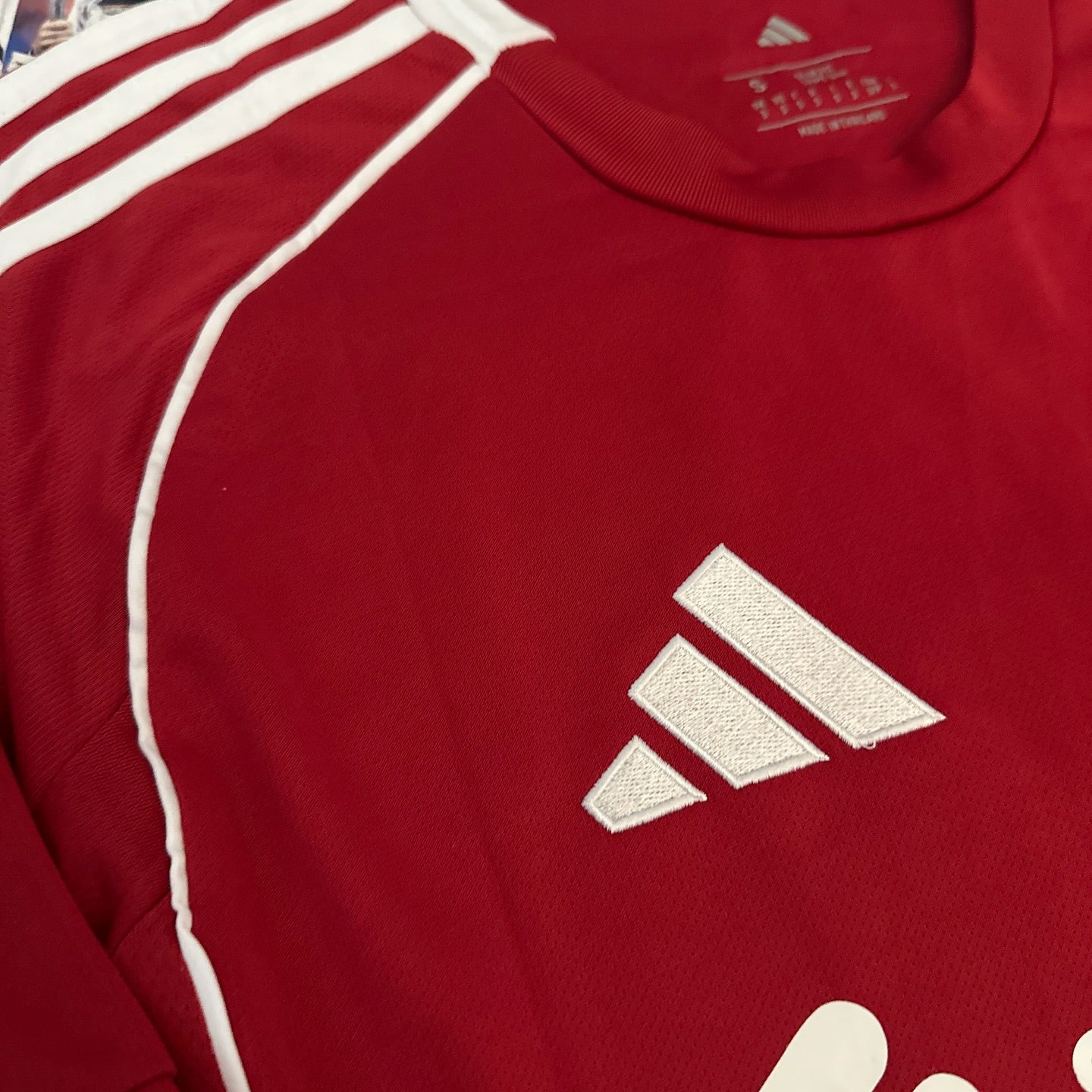 Liverpool FC - 25/26 Home - Isak