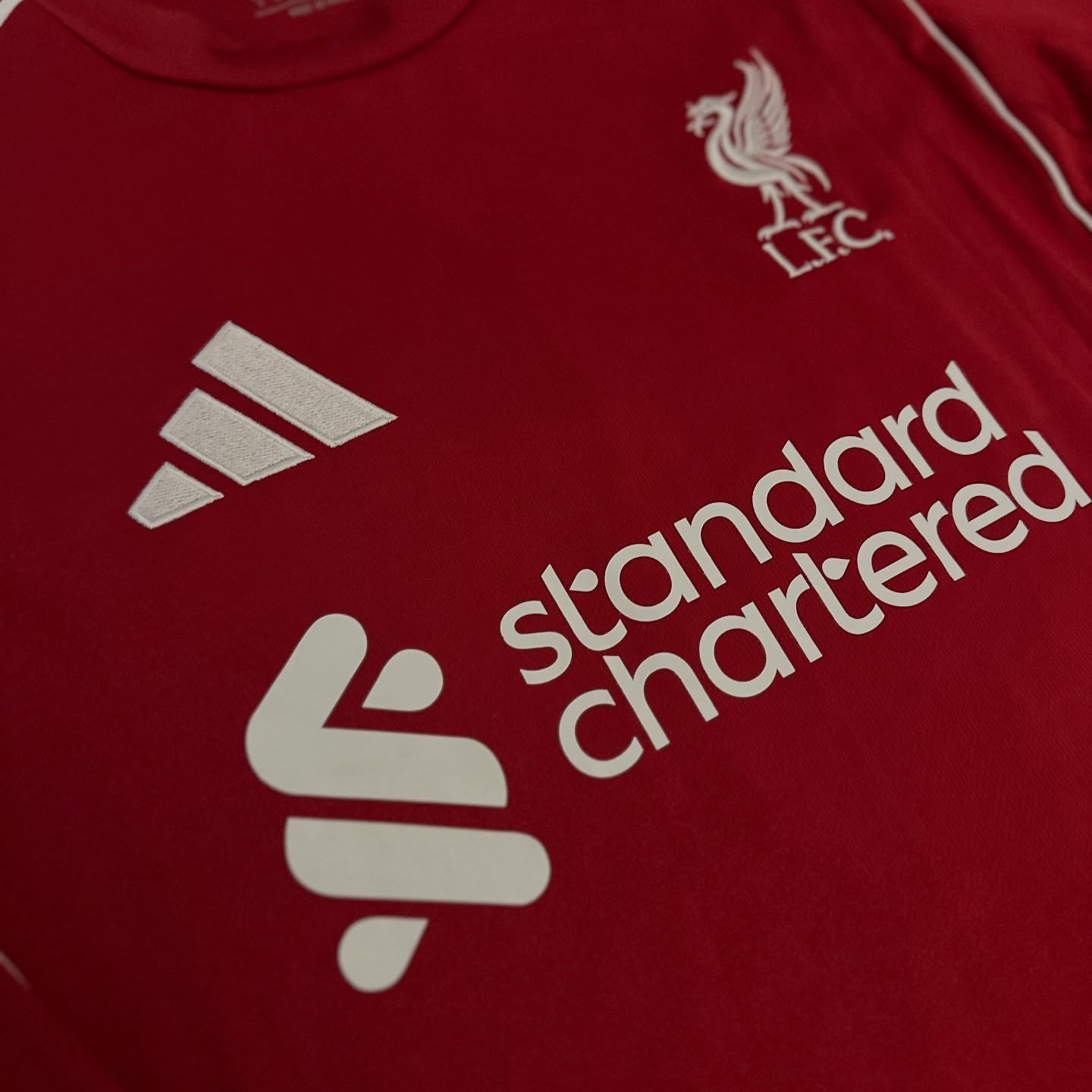 Liverpool FC - 25/26 Home - Isak