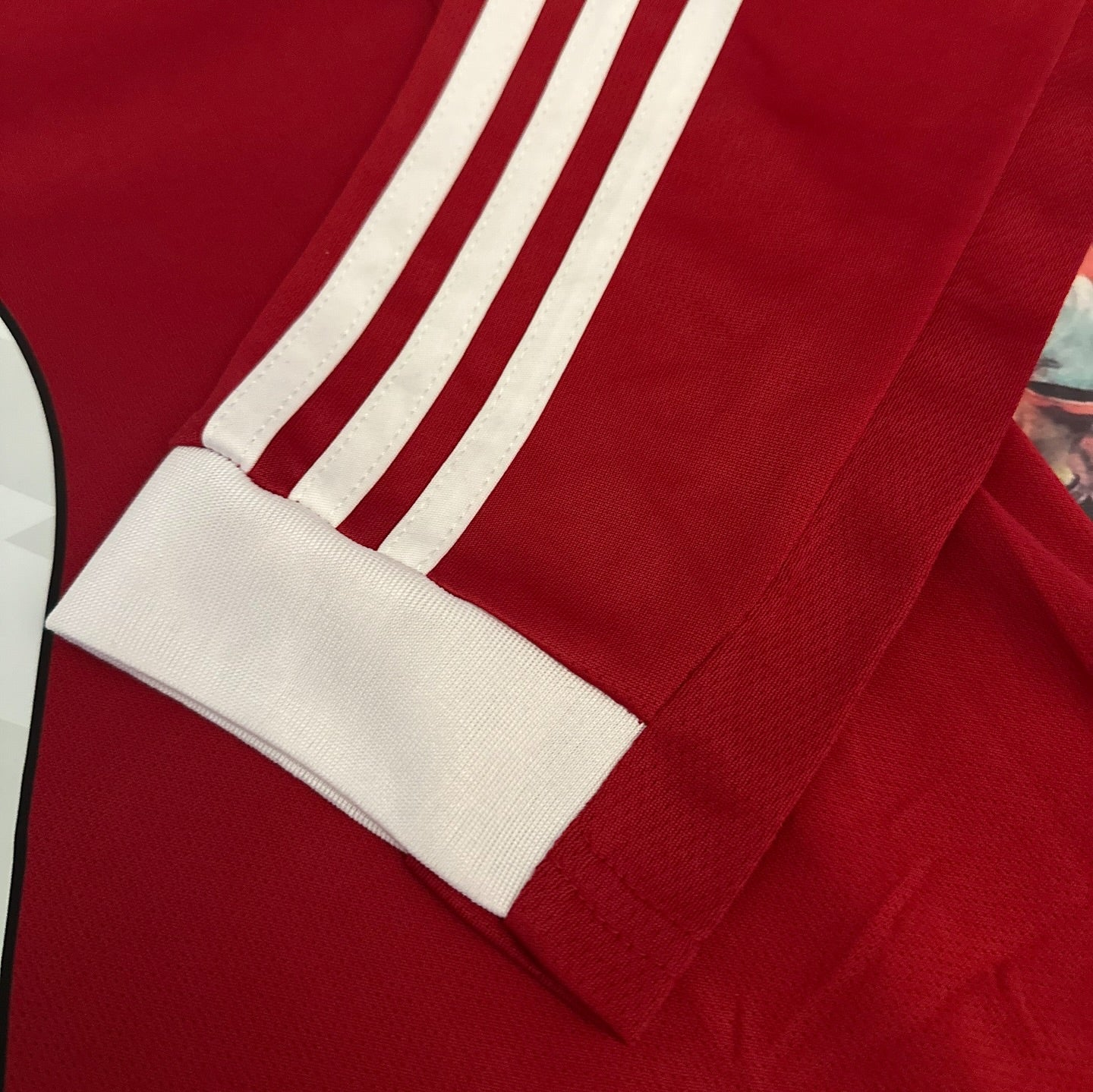 Liverpool FC - 25/26 Home - Isak