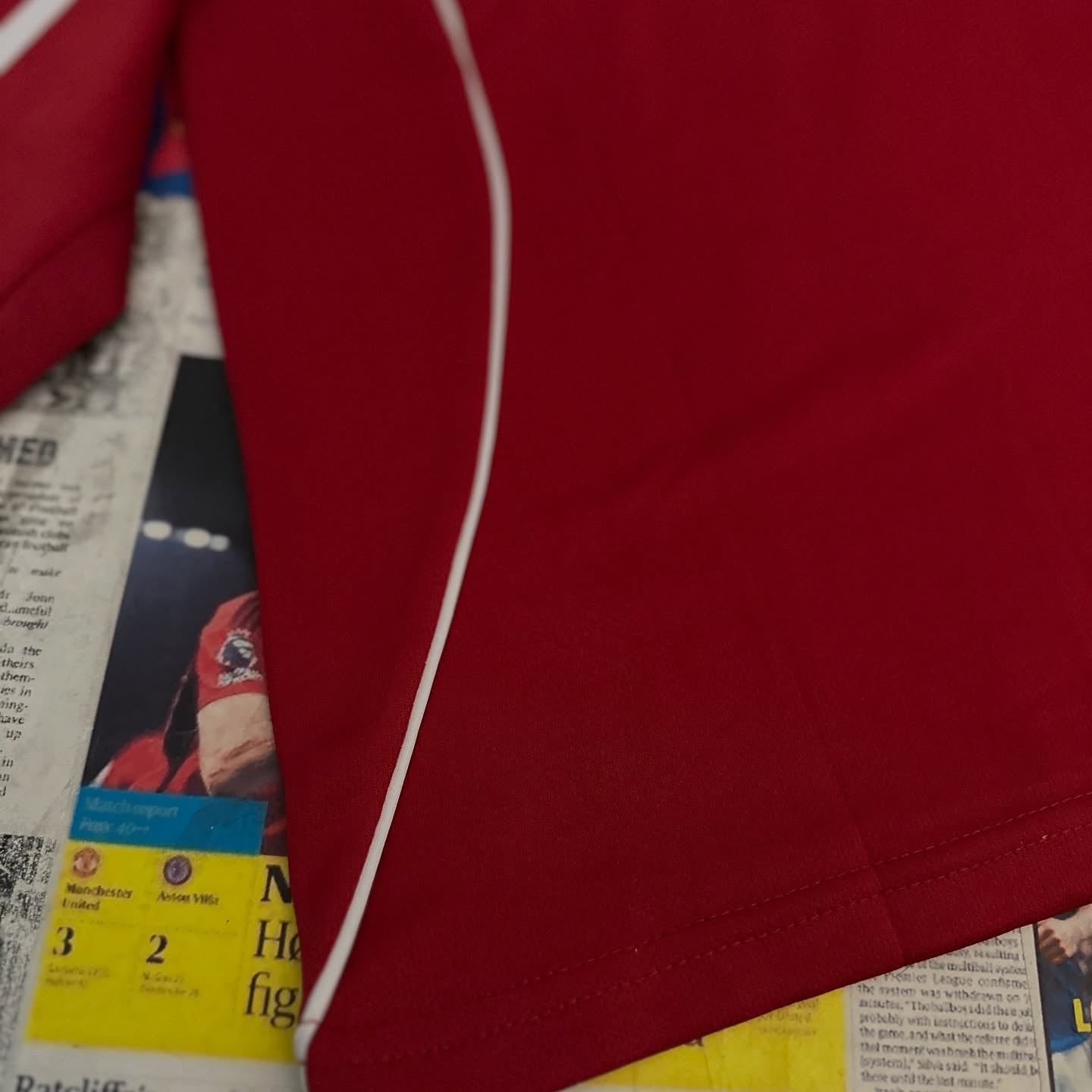 Liverpool FC - 25/26 Home - Isak