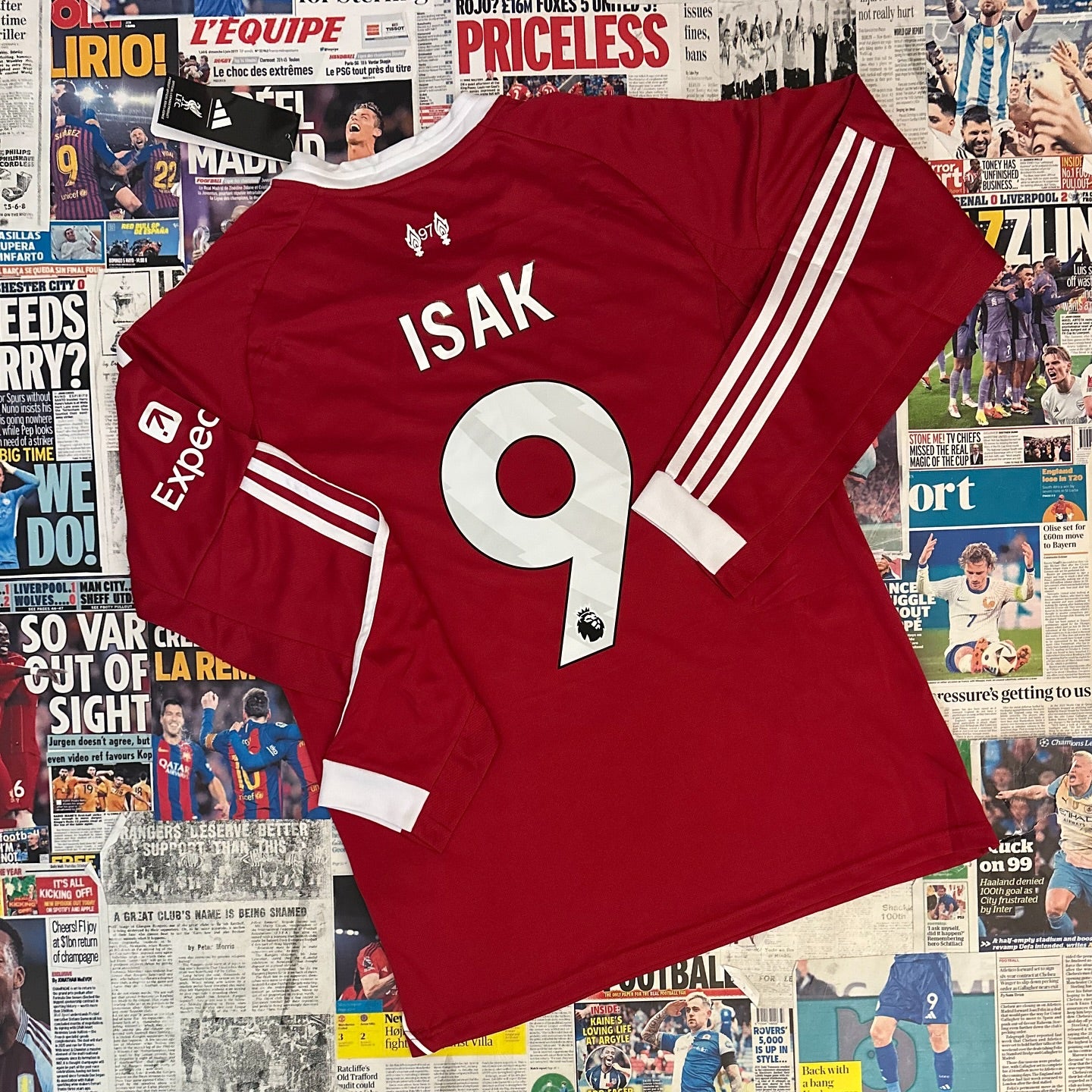 Liverpool FC - 25/26 Home - Isak
